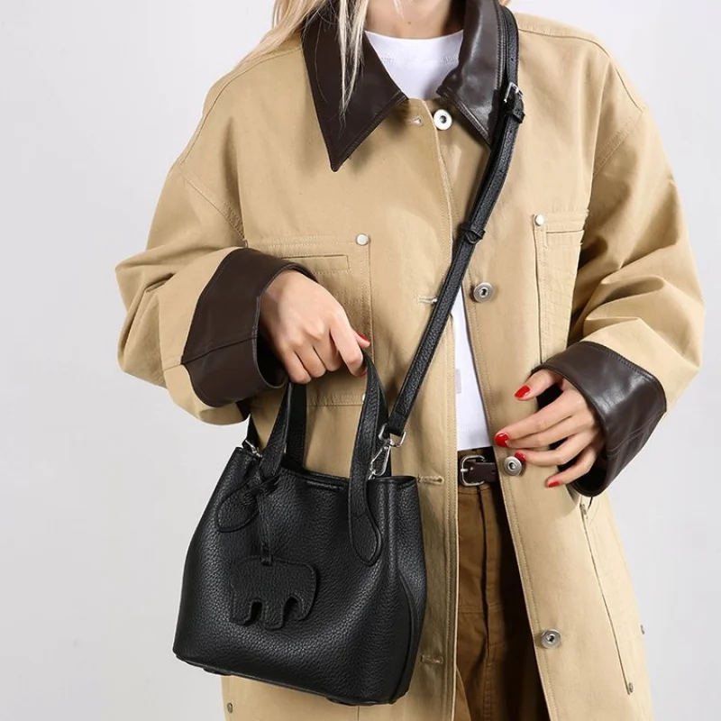 

High-End Women's Elegant Casual Leather Shoulder Bag Paris Fashionable Simple Vintage Ladies Crossbody Messenger Bag