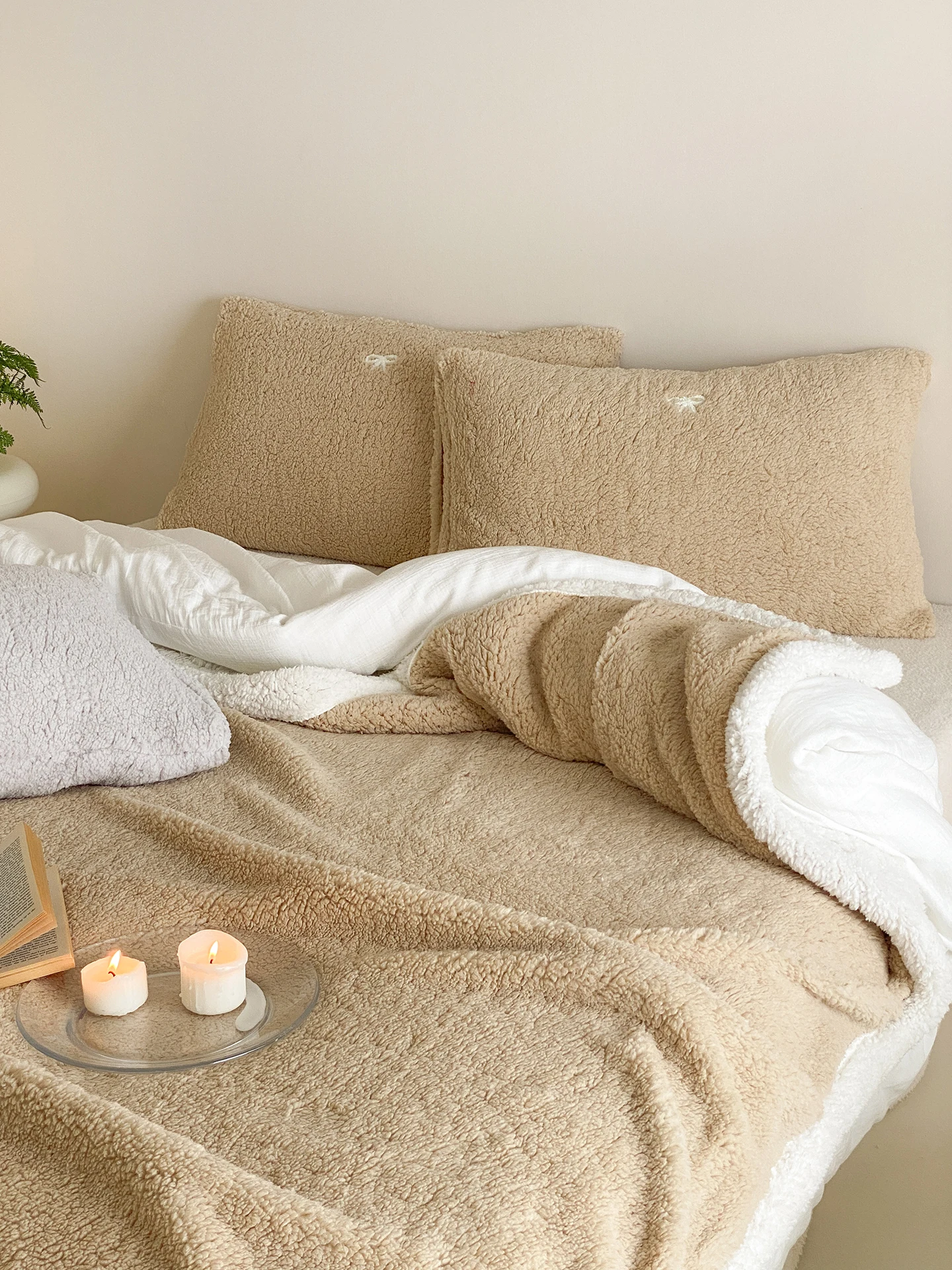 

Thickened Lamb Velvet Blanket Double-Sided Flocking Winter Warm Sofa Cover Blanket Office Nap Blanket Modern Simple Style Pur...