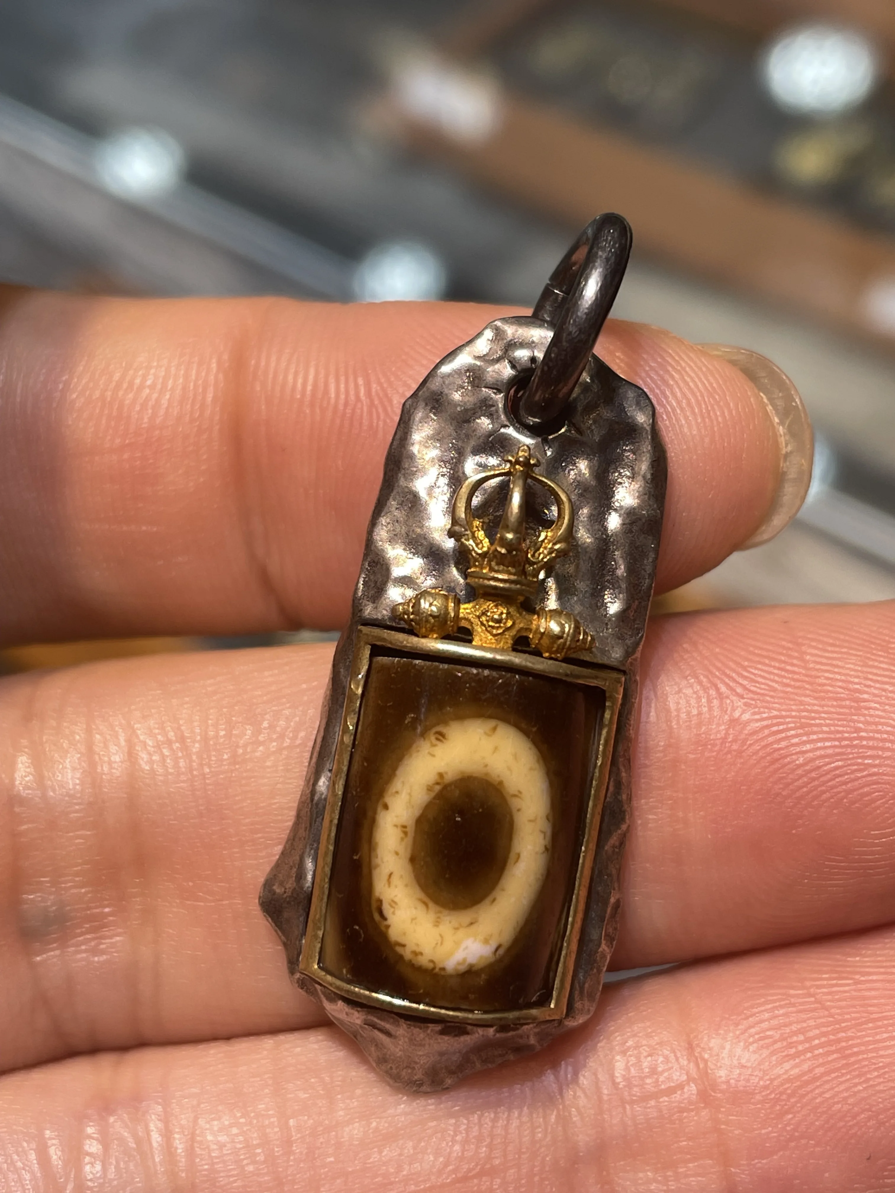 

LKbrother Talisman Energy Tibetan Old Agate One Eyed dZi Bead S925 Silver Inlaid Faqi Vajra Dorje Pendant Amulet Gemstone