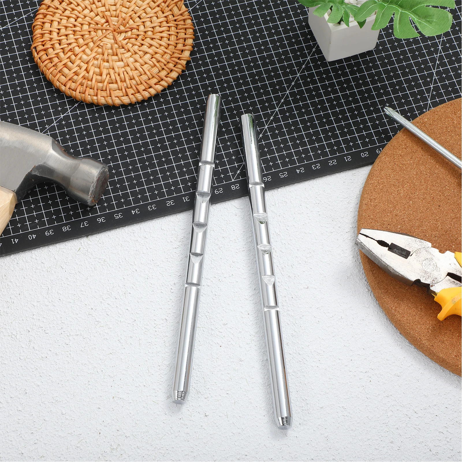 

Car Headrest Rod Organizer 2pcs Sturdy Metal RV Seat Headrest Rod for Coats Towels Provides Comfort and Space Saving Design