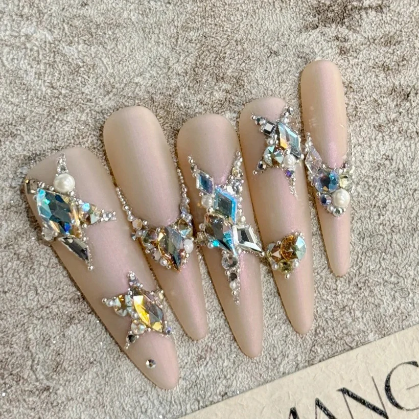 Manicure Freccia Diamanti Zircone scintillante Strass con retro piatto NON Hotfix Strass per gioielli artigianali Nail art 3D