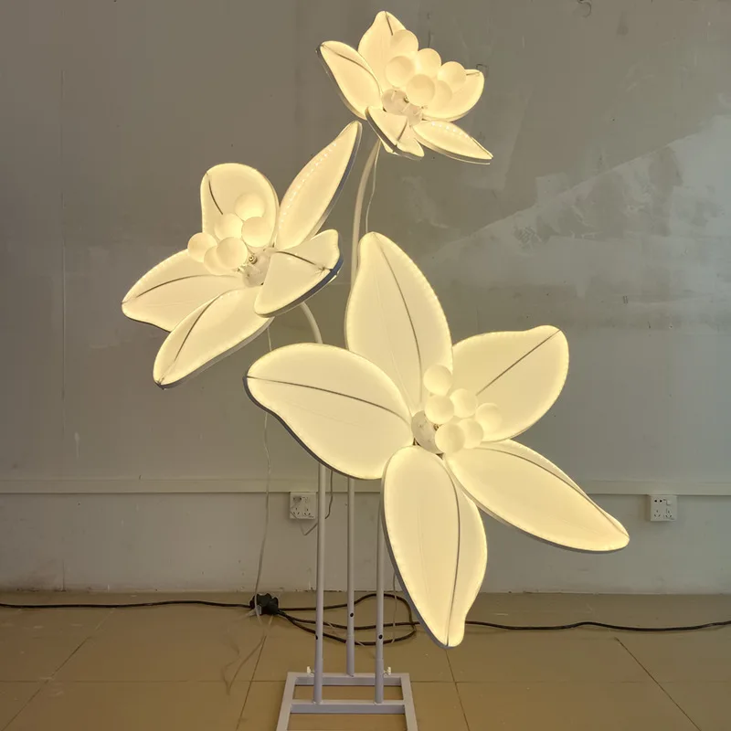 

Ambient floor lamp flower lamp venue arrangement decorative flower lamp stage ornament wedding props daffodils road guide