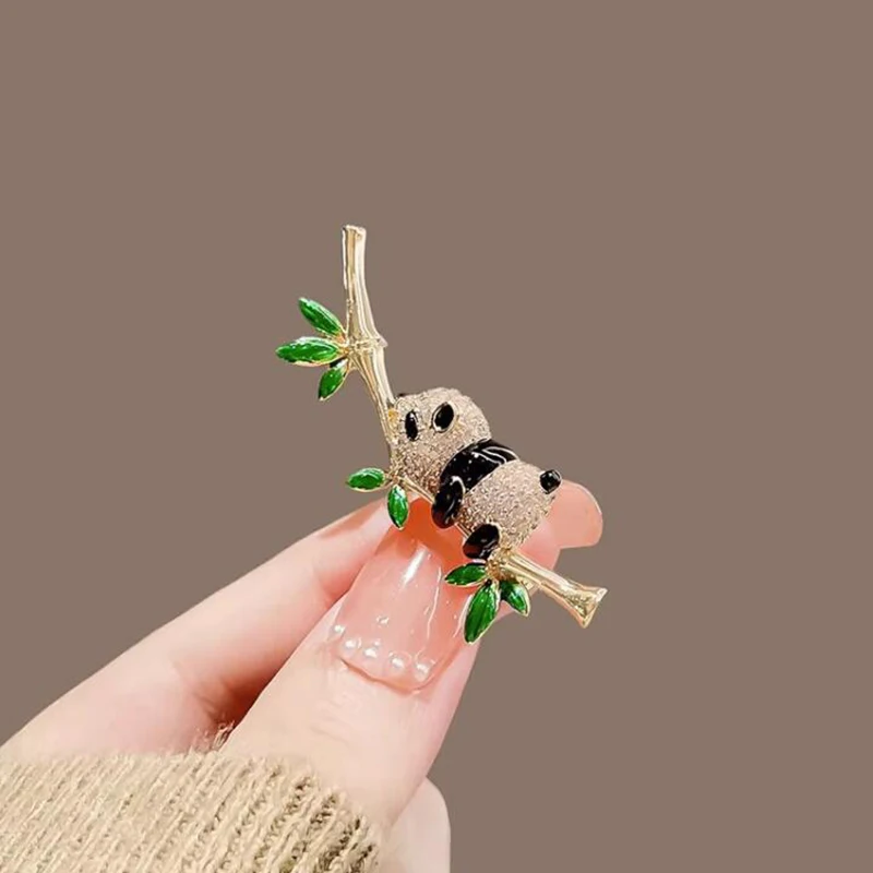 1PCS Female Fashion Bamboo Panda Brooches For Women Luxury Gold Color Alloy Animal Brooch Safety Pins Jewelry Gift