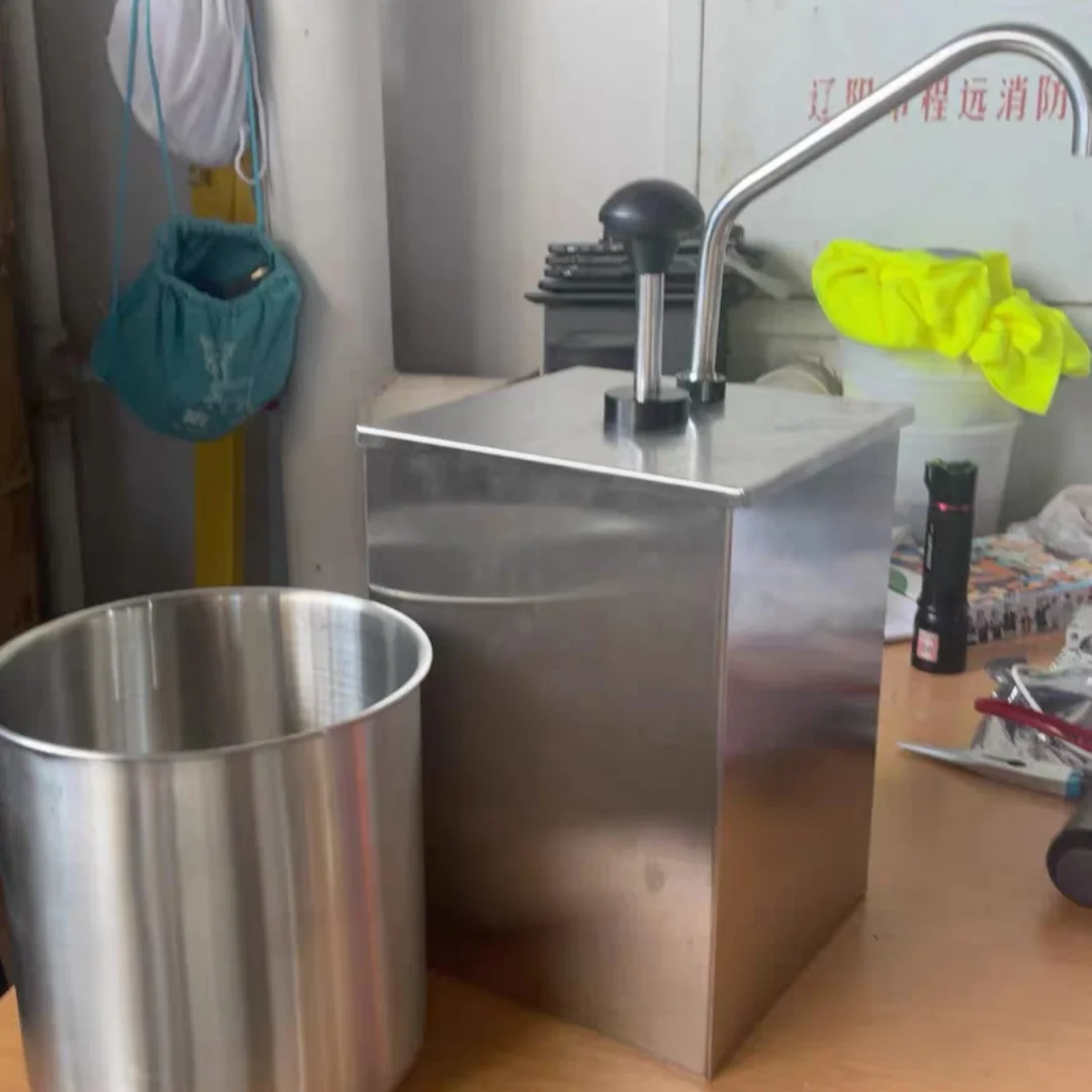 

4.2L 304 Stainless Steel Hand Pump，Commercial Single Nozzle Oil Pump， For Loading Liquid Sauces，Precise Dosage