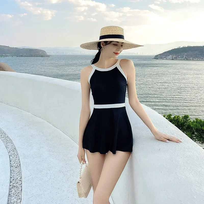 2025 สีดํา One Piece ชุดว่ายน้ําผู้หญิงชุดว่ายน้ําเซ็กซี่หน้าอกเบาะเกาหลี Monokini ชุดชายหาดสวมชุดว่ายน้ําคอสูง