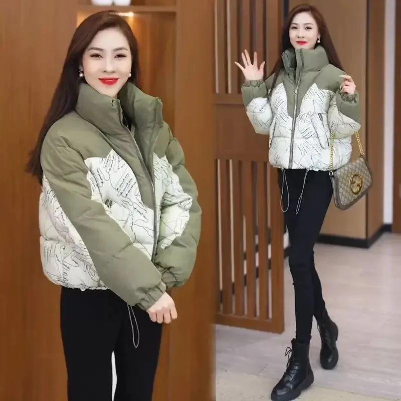 

Осенне-зимняя короткая куртка 2026, новая пуховая стеганая куртка, дизайн в иностранном стиле, стеганая куртка с принтом, хлопковая куртка, темперамент, для поездок на работу