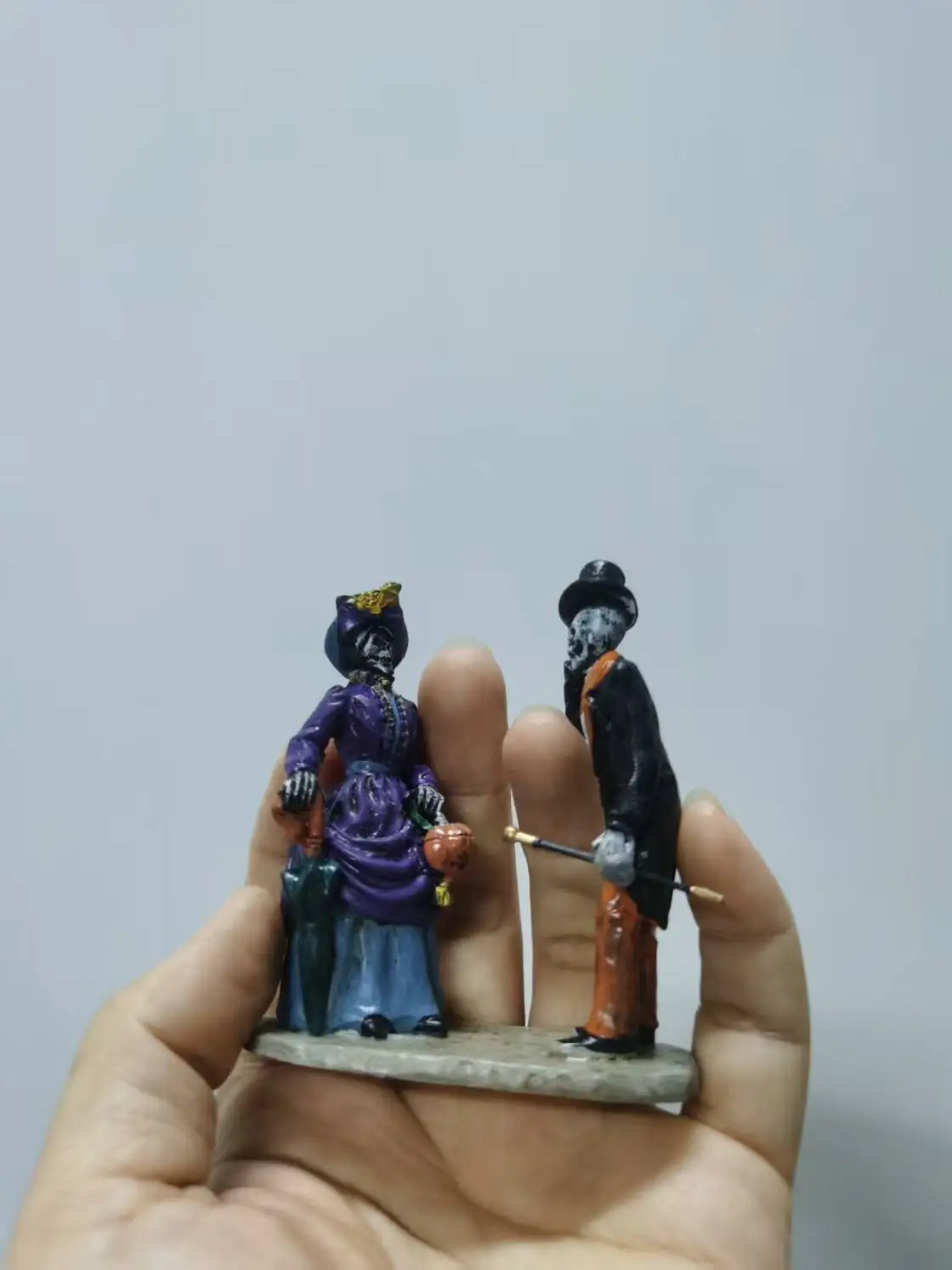 Resin mental psychological sand table game box court therapy skull  couple model scene decor