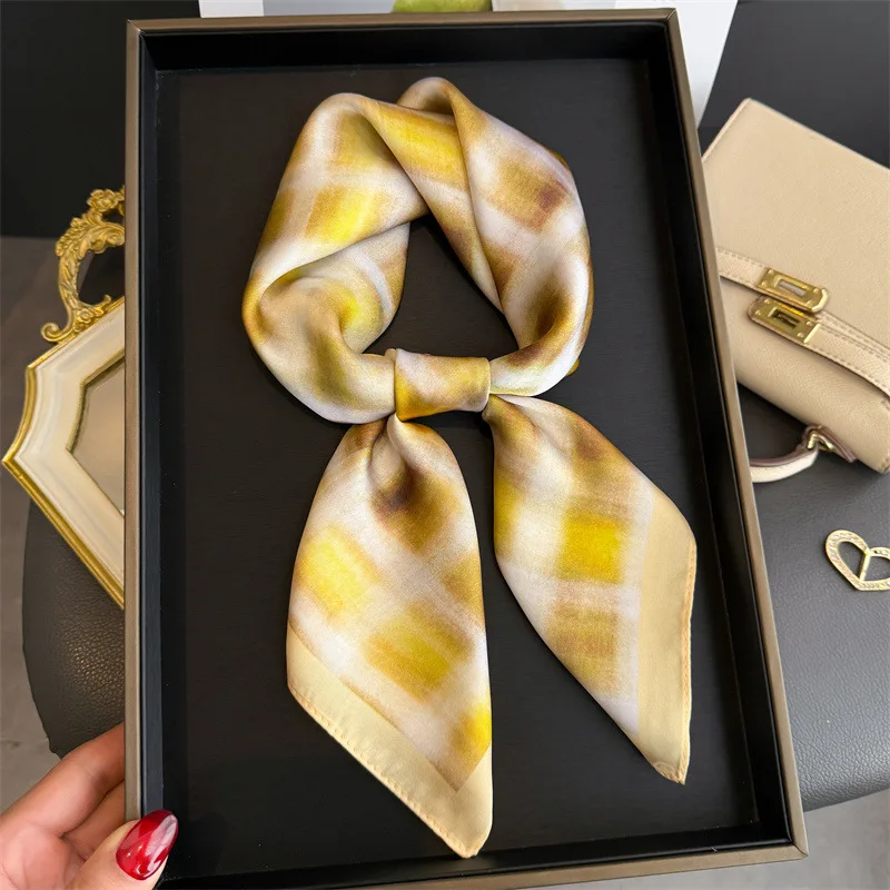 Luxuriöser bedruckter Seidenschal für Damen, weicher Satin-Halstuch, eleganter Halsschal, Bandanas, Hijab für Strand und Reisen.
