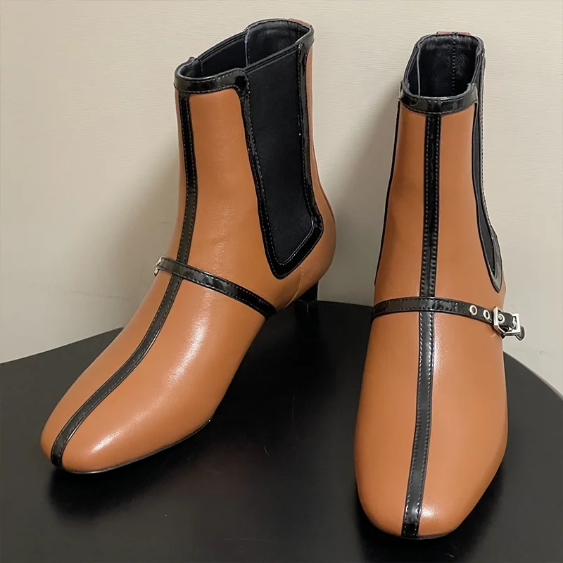 Alta qualidade início do outono novo estilo feminino chelsea tornozelo botas com saltos gatinho e material de couro 25110607
