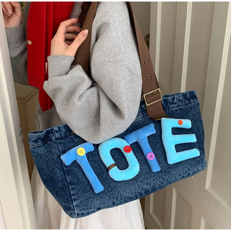 Gewaschene Denim Vintage Schultertasche, Große Kapazität Y2k Mädchen Flauschige Buchstaben Farbige Knöpfe Tragetasche, Hobo Pendler Canvas Handtasche – Detail 16
