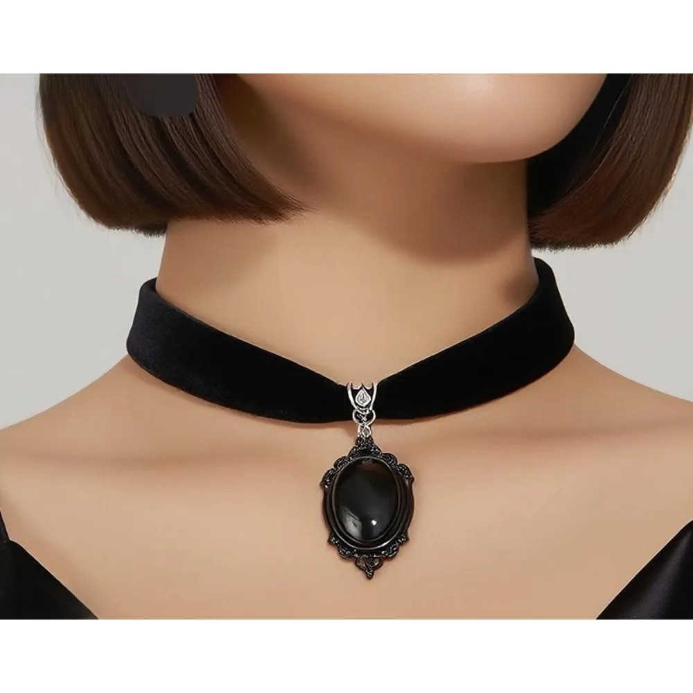 Gothic Vampire Cameo Pendant Choker Velvet Necklace for Women Fashion Pagan Witchcraft Jewelry Girls Gifts Creative Choker view 2