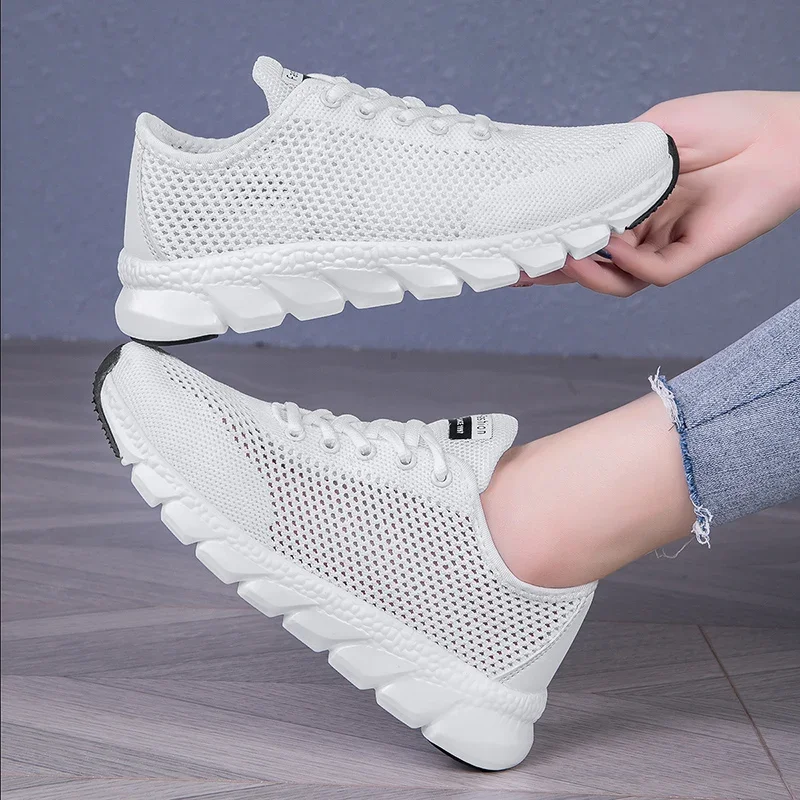 Zapatillas deportivas de malla para mujer, zapatos ligeros con cordones para exteriores, mocasines planos de verano para niñas y estudiantes, talla 36-42