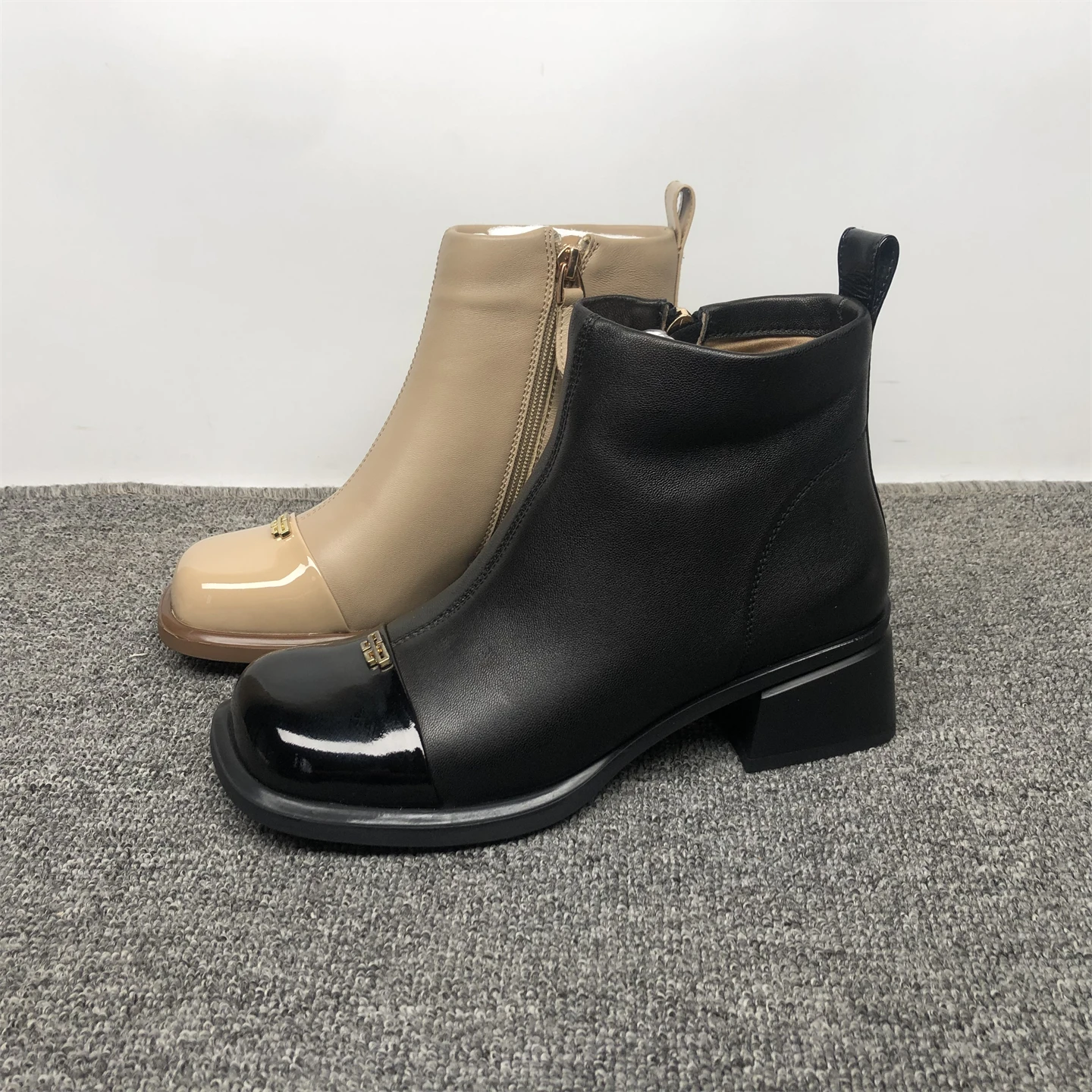 

Удобные кожаные женские ботинки, новинка 2023 года, модные универсальные модные ботинки из овчины с боковой молнией и средним каблуком.