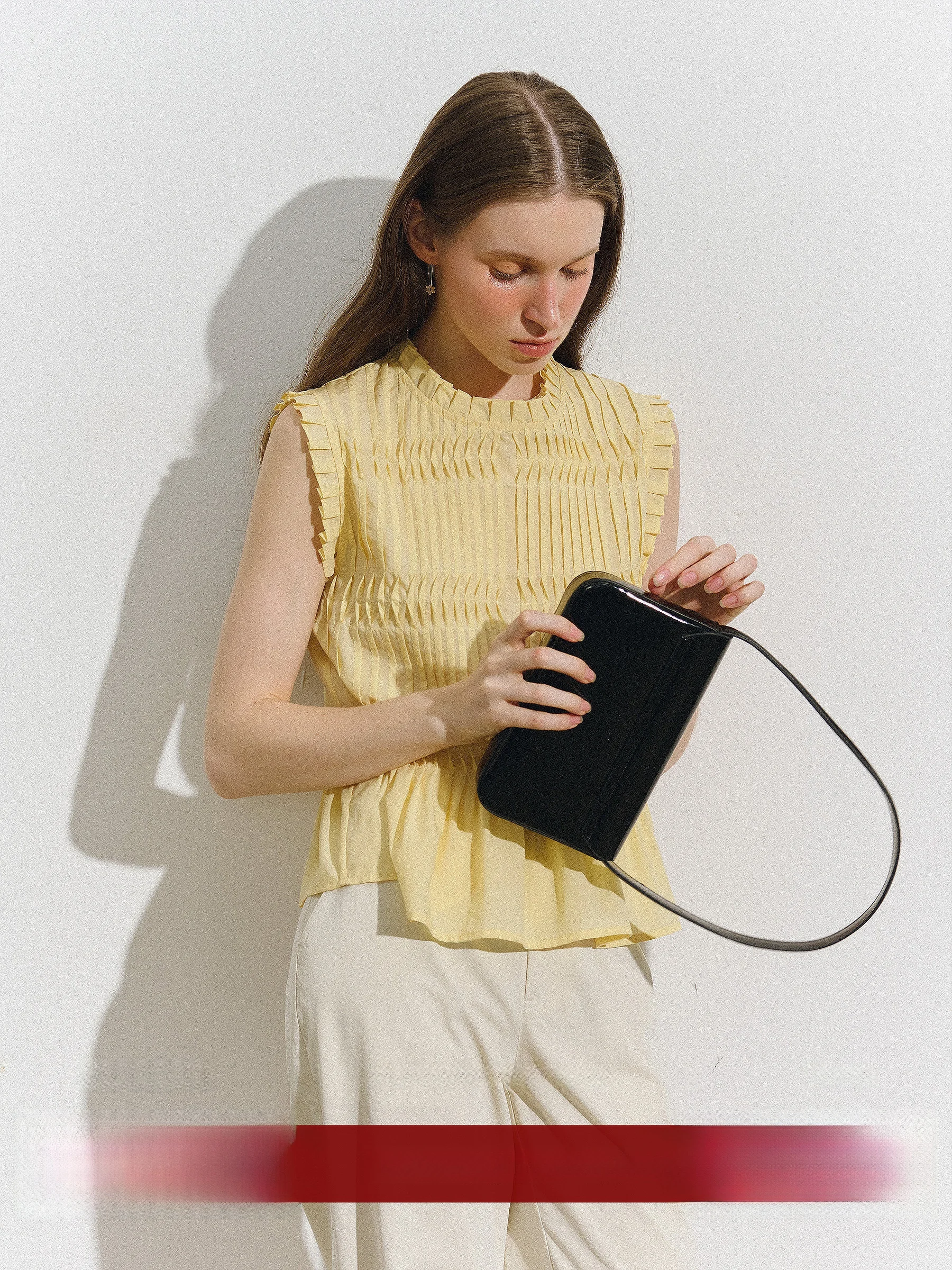 

Плотный жилет с 3D-плиссировкой и крупным цветочным узором, прямого кроя, жесткой конструкции, цельный, для повседневной носки