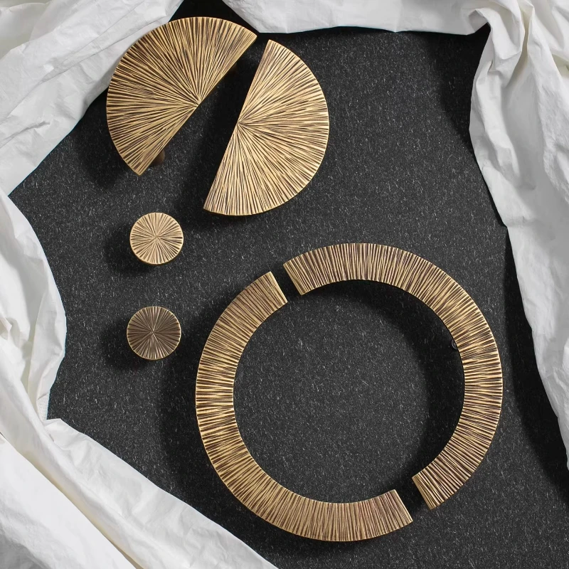 Bronze Half Moon Knobs Handmade Hammer Pattern Flat Cabinet Door Handle Desk Drawer Pulls Furniture Hardware Kitchen Accessories