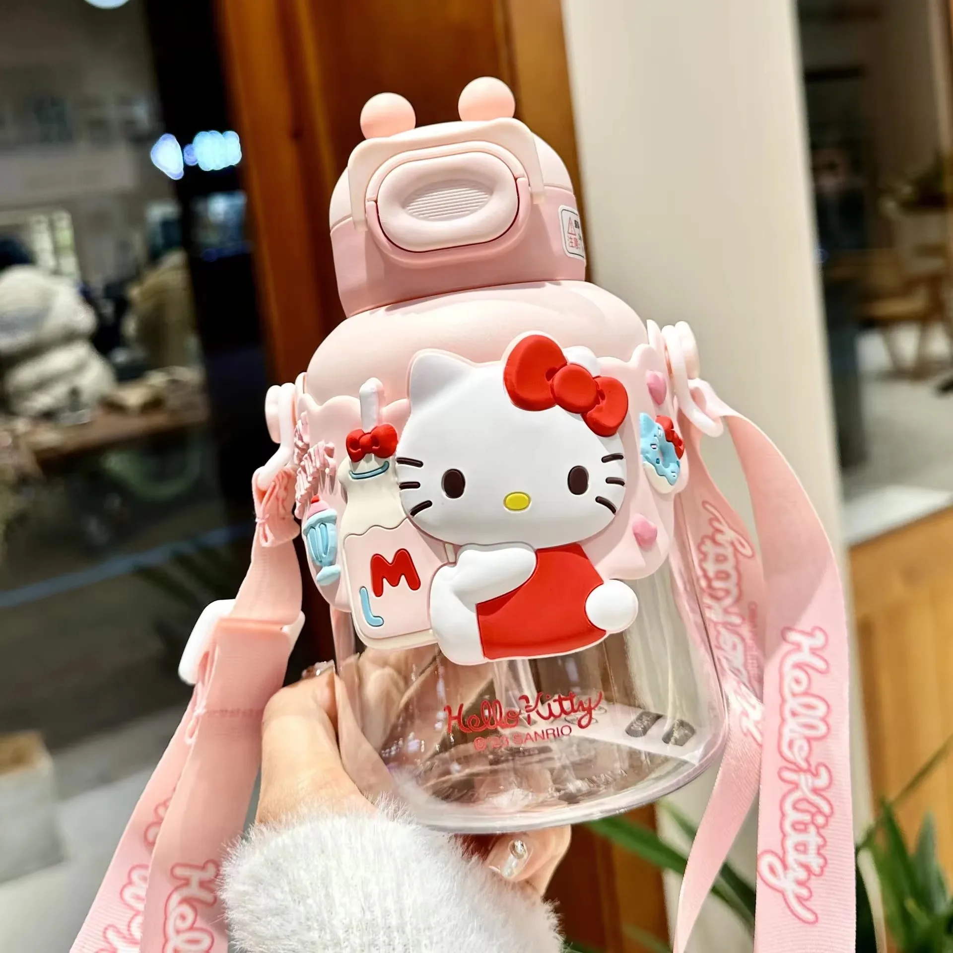 700ml Sanrio Kuromi Melody Hello Kitty Butelka na wodę Cinnamoroll Pochacco Student Cartoon Plastikowa butelka o dużej pojemności Kubek na napoje