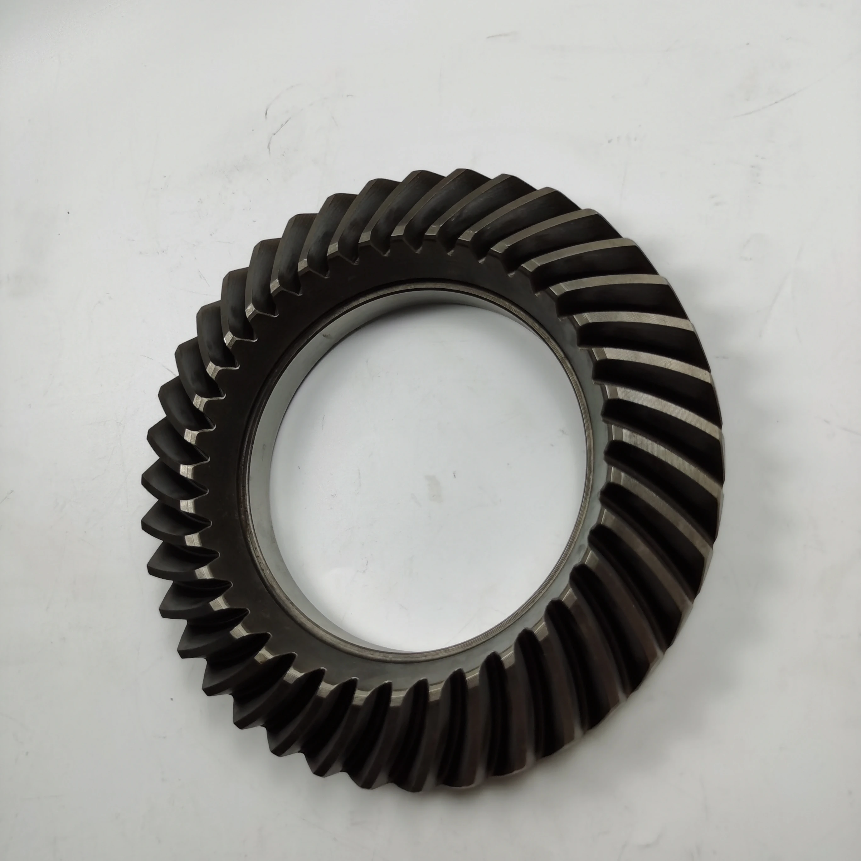 

Spare Parts For Asphalt Parts Scraper Reducer Parts Basin Bevel Teeth PN D756183258 For F141C/DF135C