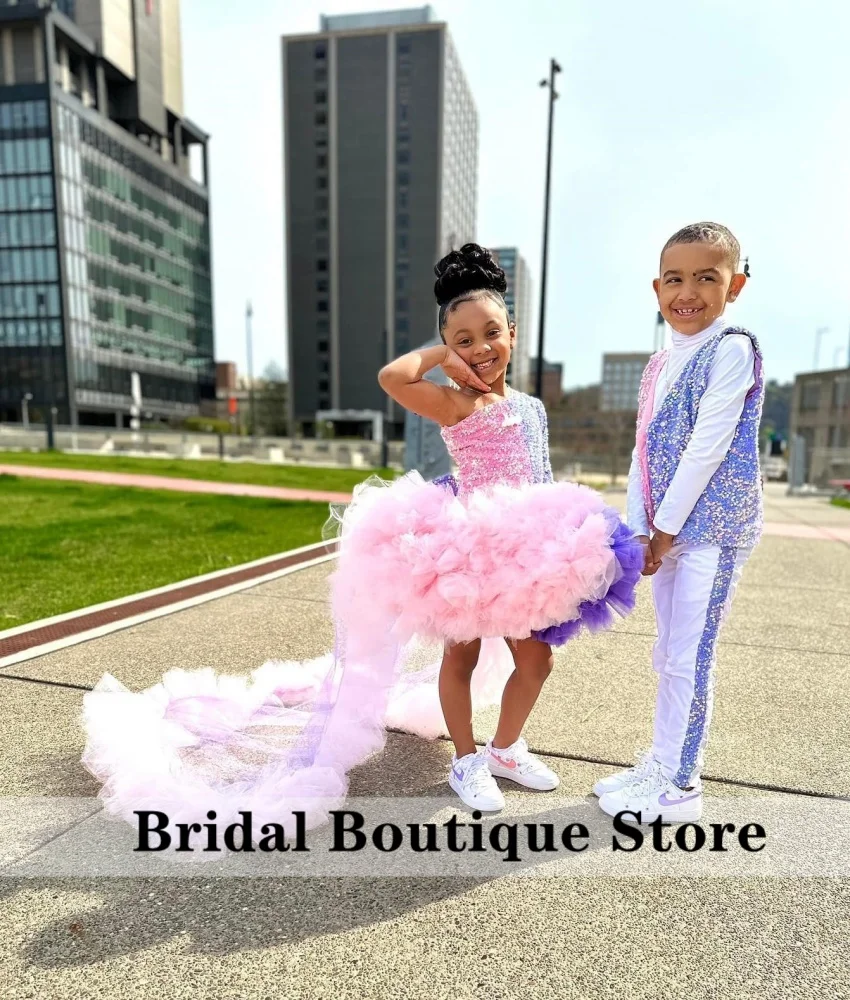 

Luxury 2024 New Flower Girls Dress For Weddings Glitter Sequins Beading Ruffles Birthday Gown With Bow and Train Customized