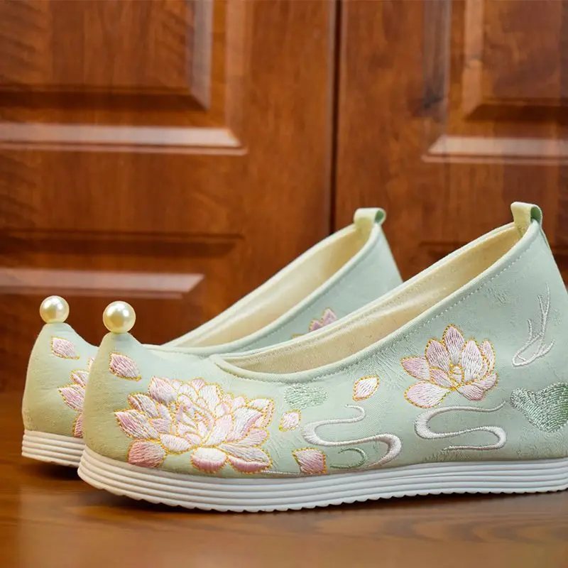 Original ancient style Hanfu women's shoes height increasing embroidered shoes retro high heels Tang Dynasty shoes Halloween