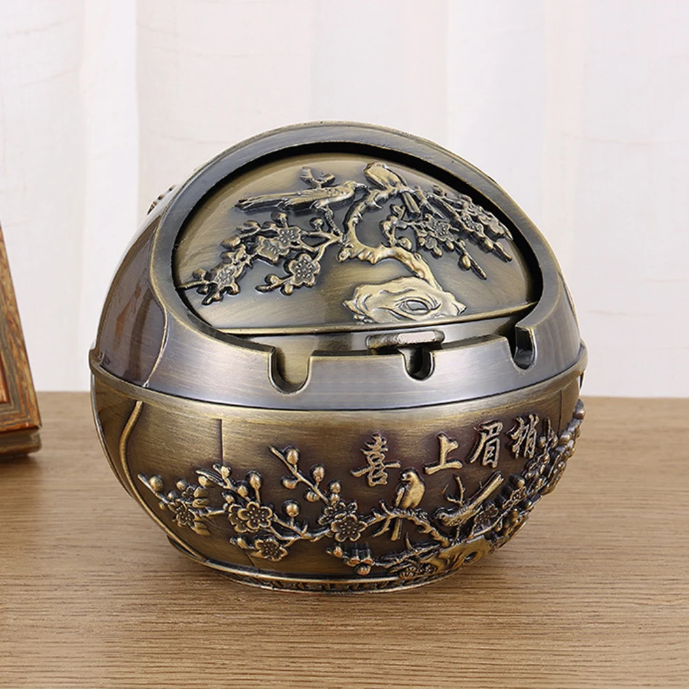 New Style Round Ashtray With Lid Luxury Vintage Relief Ashtray Car Mounted Prevent Fly Ash Ashtray Home Decor Spherical Ashtray