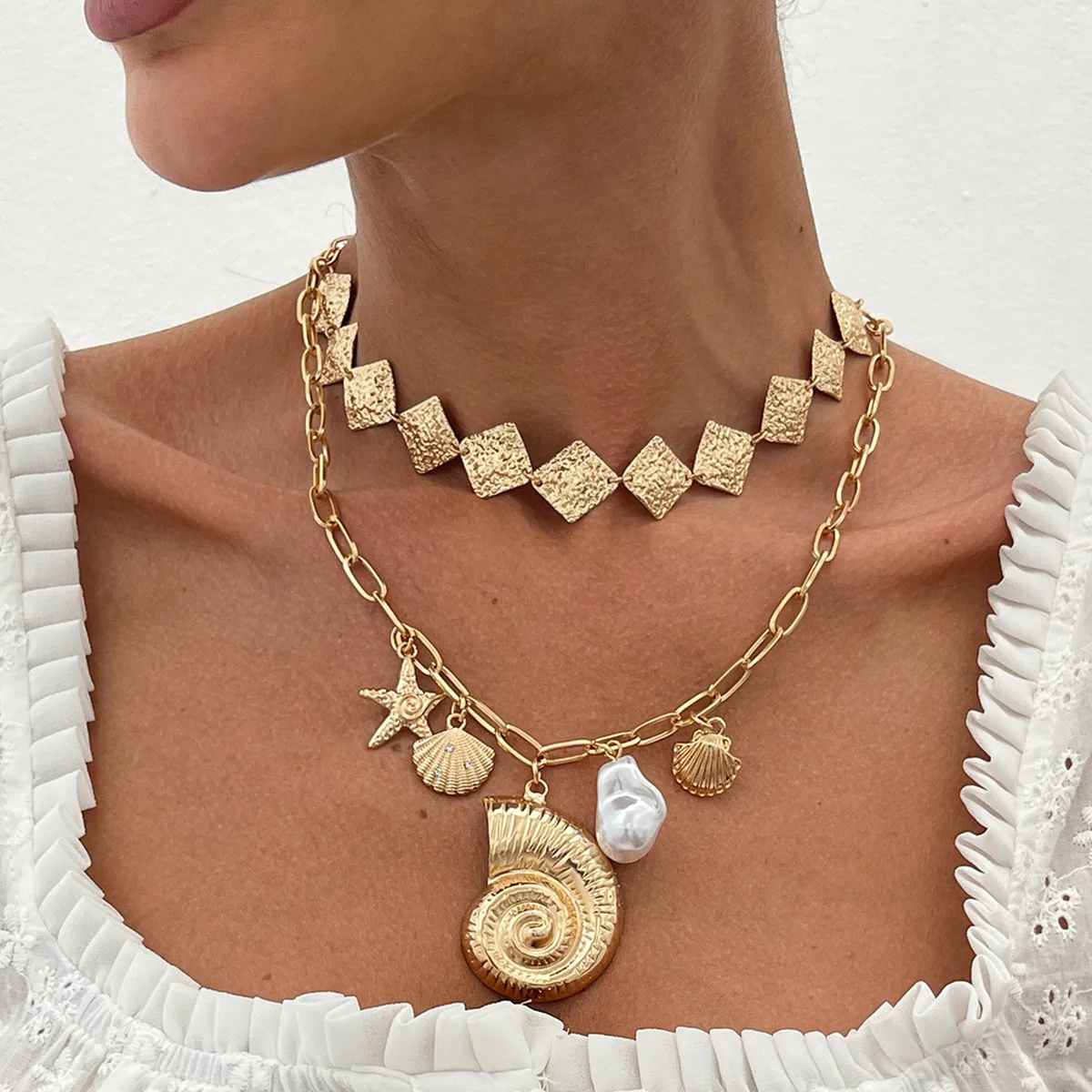 Choker Double Layer Geometric Starfish Seashell Pendant with Gold Tone Adjustable Metal Chain for Women Vacation Beach Wear