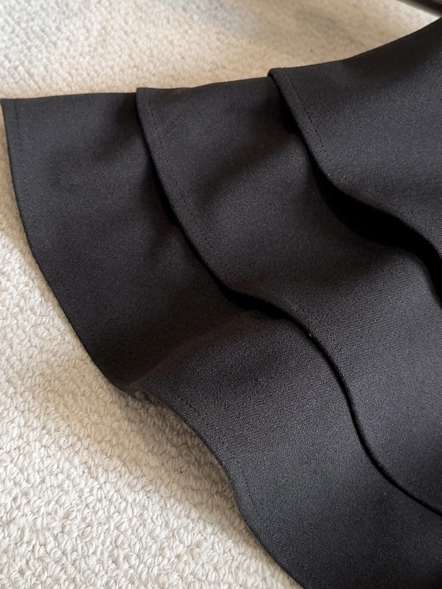 Lotus leaf edge woolen skirt for women, anti slip short skirt, 2025 autumn and winter high waist slimming A-line cake skirt