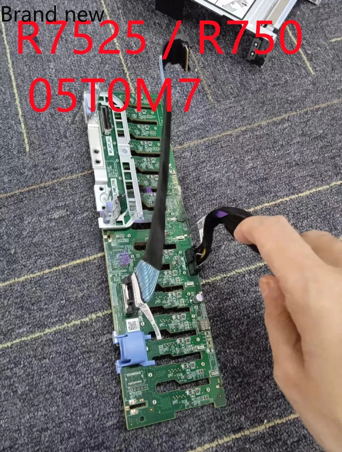 

Brand New 05T0M7 5T0M7 FOR DELL R7525 R750 server 16 * 2.5-inch SAS NVMe hard drive expansion backplane with cable