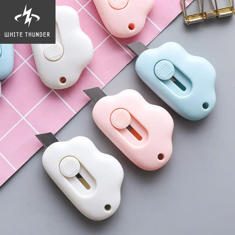 2Pcs Mini Cloud ชุดมีดอัตโนมัติ Rebound ใบมีดเหล็กเครื่องทำลายเอกสารเปิดสำหรับตัวอักษรกล่องห่อตัดโรงเรียน F359