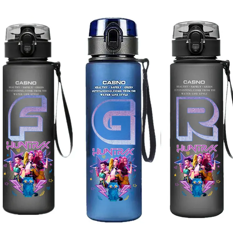 K pop Demon Hunters 560ML taza de agua portátil de plástico de dibujos animados al aire libre botella deportiva de gran capacidad K-POP HUNTR/X Rumi Mira Zoey