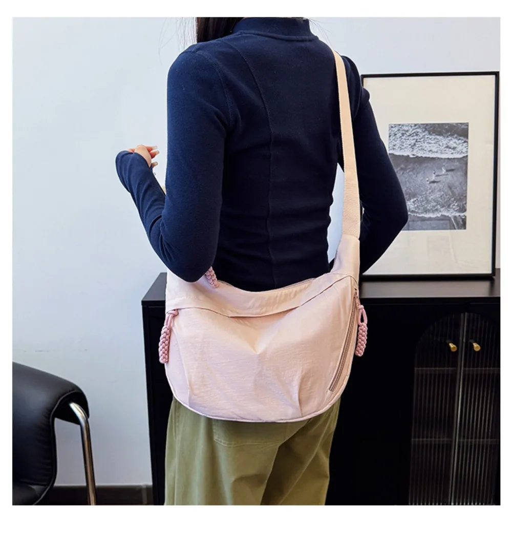 Neue Canvas-Umhängetaschen mit großer Kapazität, koreanische schlichte Sport-Hobos-Tasche, einfarbige leichte Dumpling-Tasche für Reisen – Detail 2