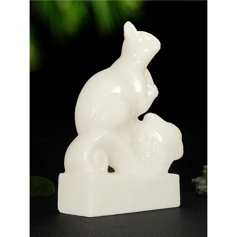 Natural white marble mouse ornament for the living room entrance, a mascot of the zodiac sign Rat, a good luck charm for the off