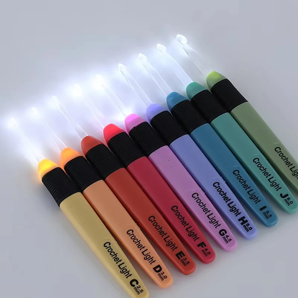 1pc 2.5mm-6.5mm LED Luminous Crochet Hook Plastic Handle Night Vision Crochet Hook Creative Knitting Tool for Glow in the Dark