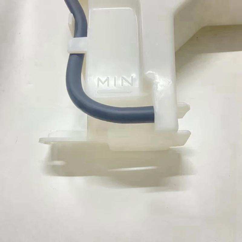 Botol Air Tambahan 21710-4U00 217104 Tangki Pendingin Reservoir Botol Air Ekspansi Fornissan Sunny U000