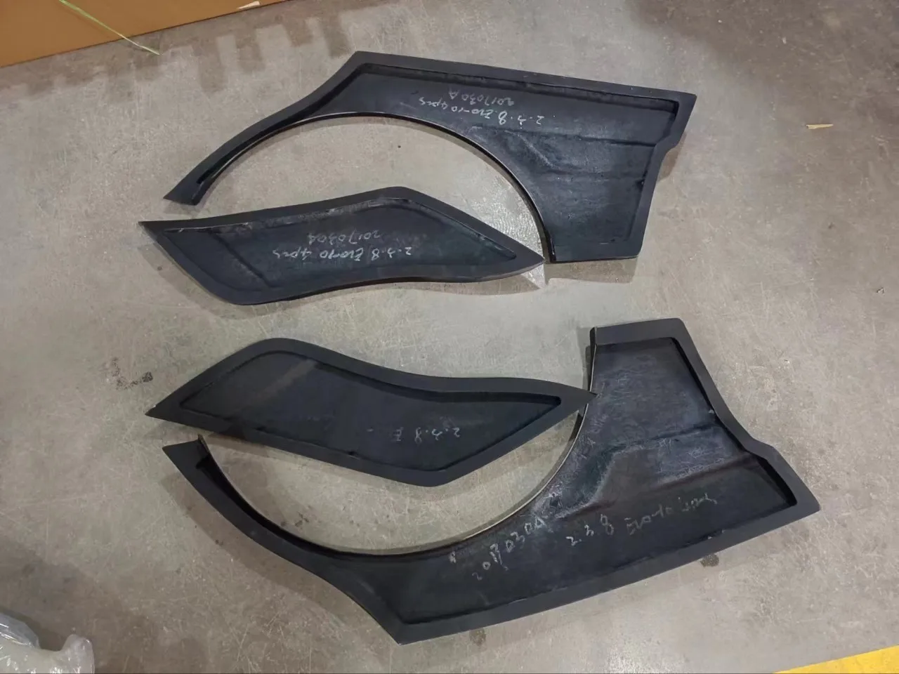 

Auto Parts for Mitsubishi EVO-10 Charesped 4pcs Rear Sand Board, Fender, Resin Fiber