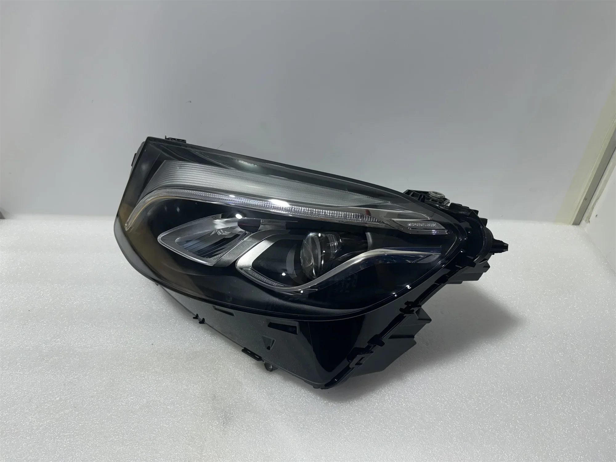 LED Headlights for 2016-2019 Mercedes GLC200 X253 Headlights A2539061001 A2539060901