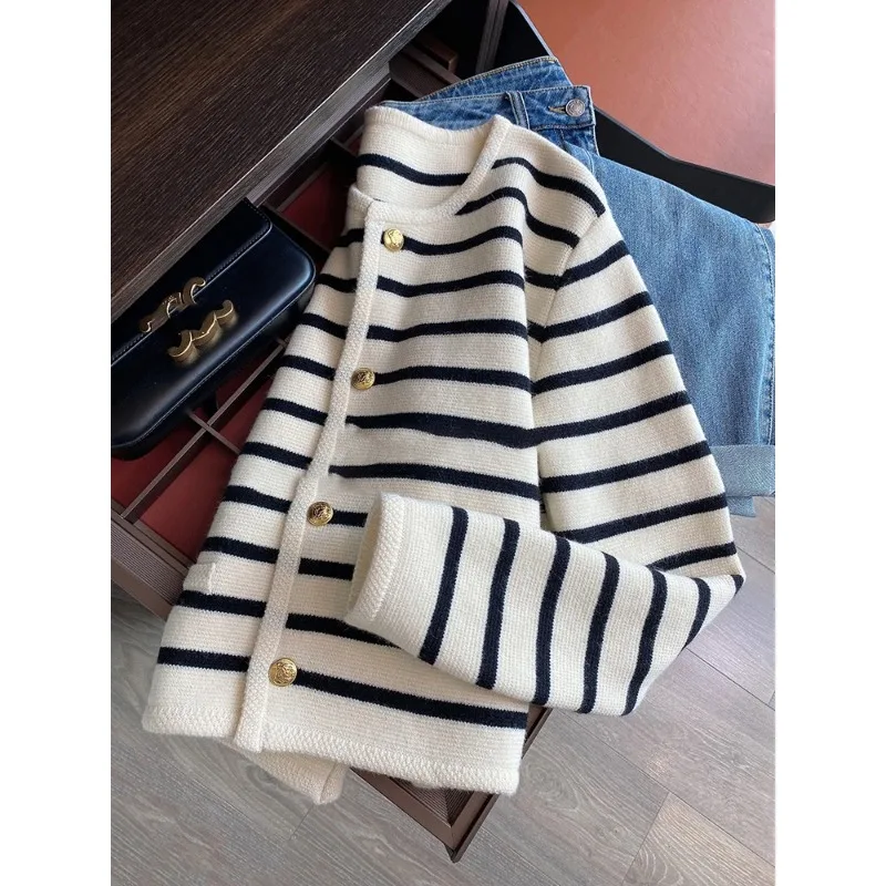 

2024 Summer Fashion Women's Trend Sweater O Neck Striped Knitted Cardigan Fashion Long Sleeve Casual Short Top