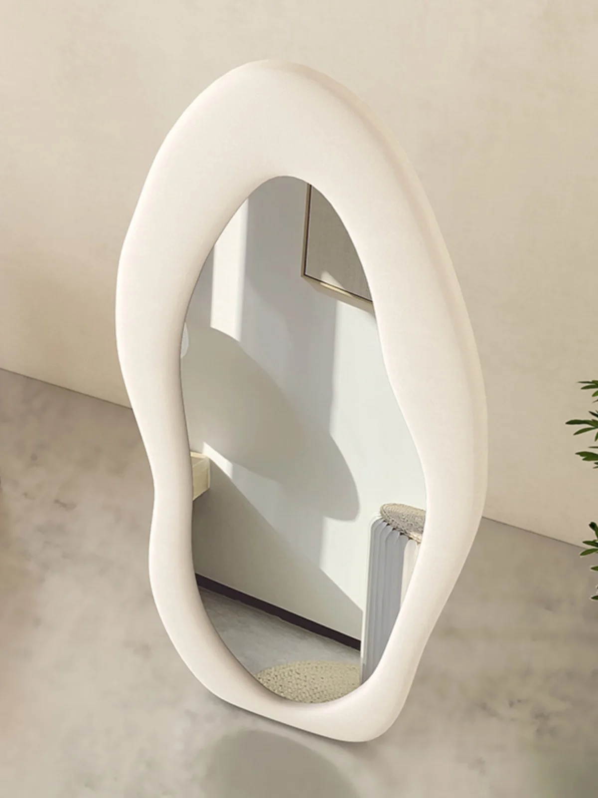 Specchio di lusso leggero per celebrità di Internet, specchio a figura intera per la casa, specchio da pavimento a soffitto a forma speciale, ins,