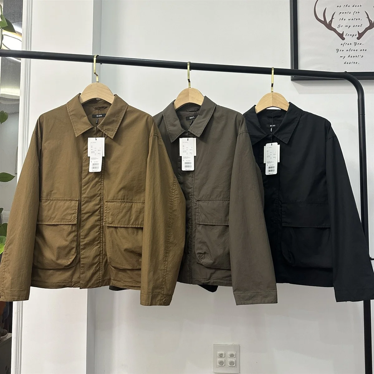 

Мужская повседневная куртка свободного кроя из хлопка, весна-осень, однотонная, не требует глажки, молодежный тренд, прямой подол, отложной воротник