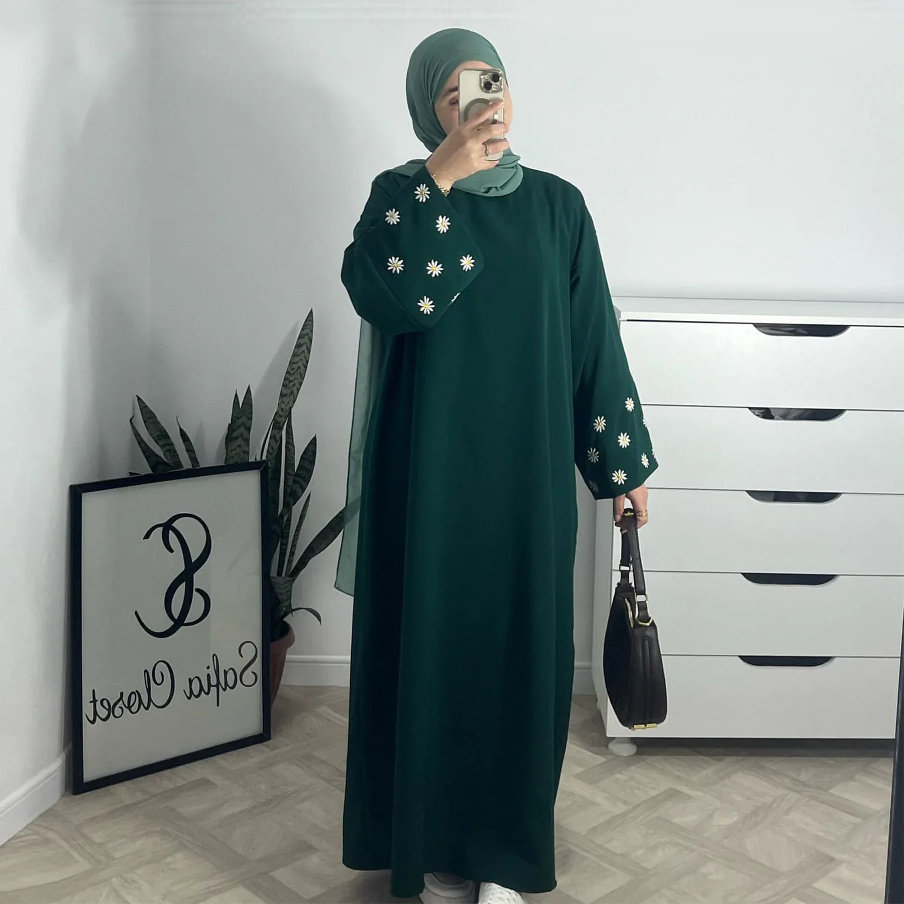 Closed Abaya Hijab Dress Daisy Embroidery Abayas Muslim Woman Dubai African Dresses for Women Ramadan Islamic Clothing Kaftan