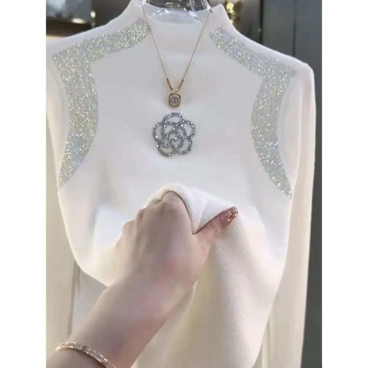 Camellia Hot Diamond Turtleneck Sweater for Women Fashionable New Slim Fit Thickened Knitted Bottoming Shirt Top