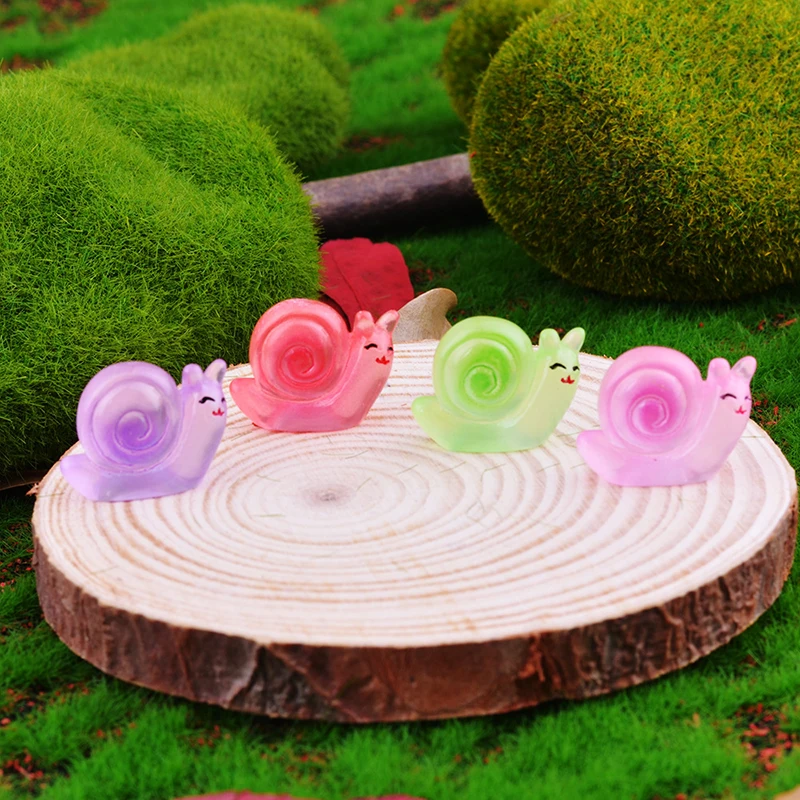 10Pcs Glowing Mini Snails Moss Micro Landscape Decoration Glow In The Dark Snails Figurines Resin Snail Fairy Garden Accessories