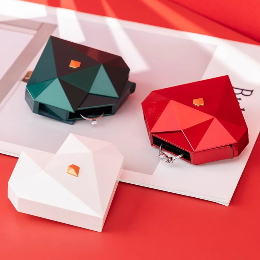 

Многофункциональная пылезащитная шкатулка для колец, водонепроницаемая шкатулка для колец с красным сердцем и бриллиантом, белая элегантная автоматическая всплывающая шкатулка для драгоценностей на свадьбу