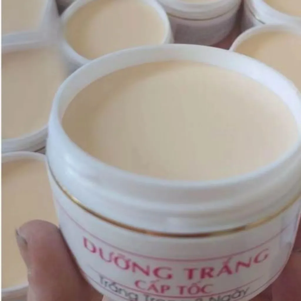 

Kem Duong Trang Da Cap kamp Trng Arbutina, Colá Fisk Blanco Desen Blanco Desen Lan TG cnh Actu 60g