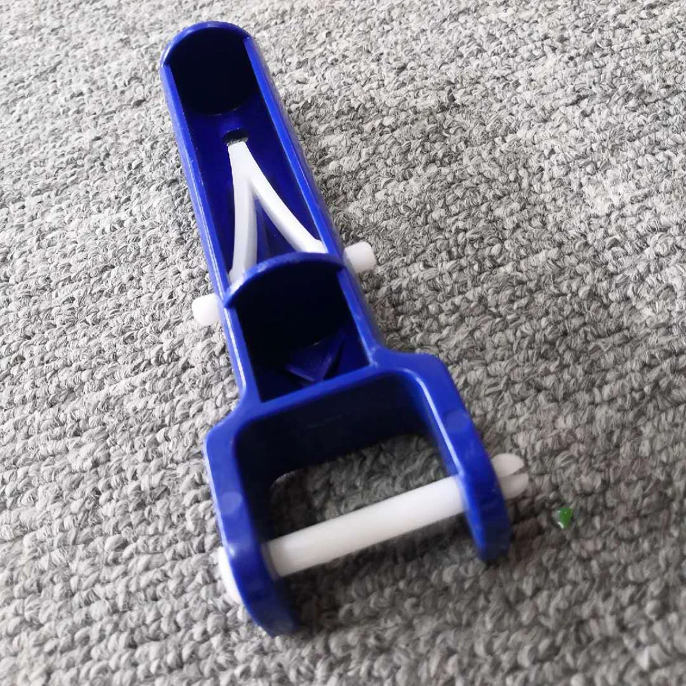 مقبض رأس شفط أزرق على شكل حرف V مقبض رأس الفرشاة مقبض بلاستيكي مع مشبك على شكل حرف V لمكنسة سبا حمام السباحة
