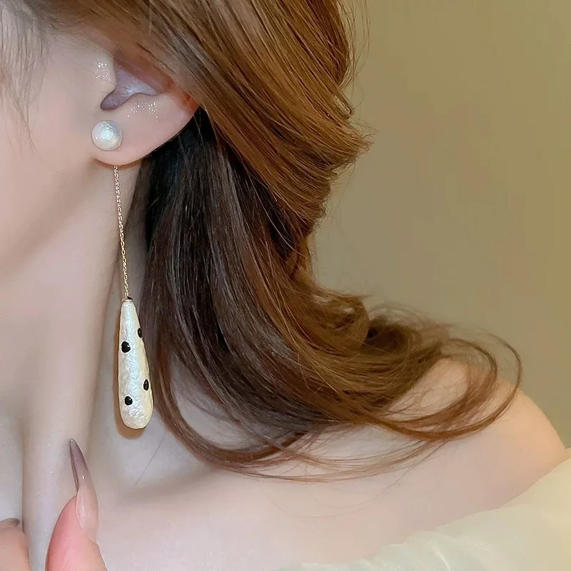 Retro French Sweet Long Polka Dot Drop Earrings For Women Lady Elegant Fashion Pearl Stud Earrings Wedding Party Jewelry Gift