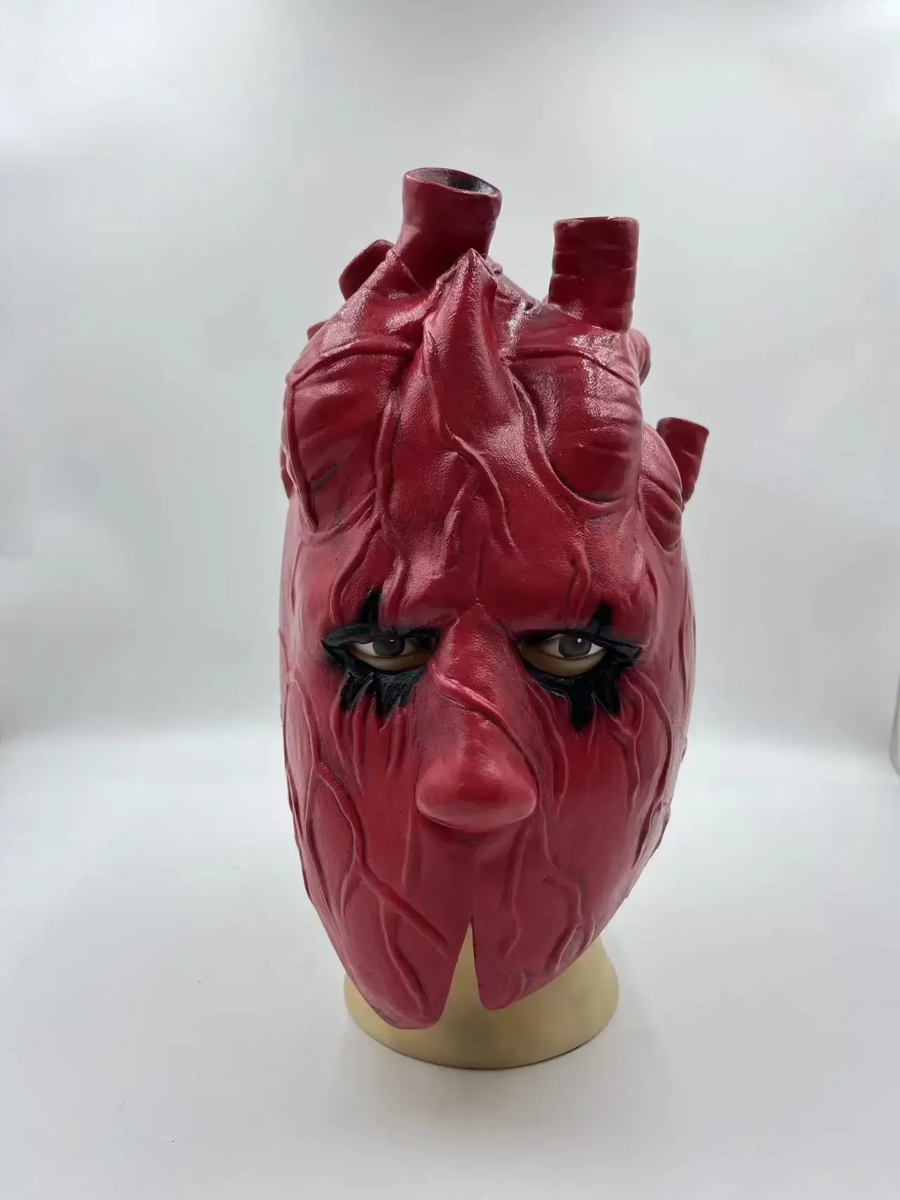 

Shin Heart Red Mask Cosplay Costume Scary Bloody Latex Helmet Anime Dorohedoro Fancy Adult Unisex Halloween Funny Crazy Props