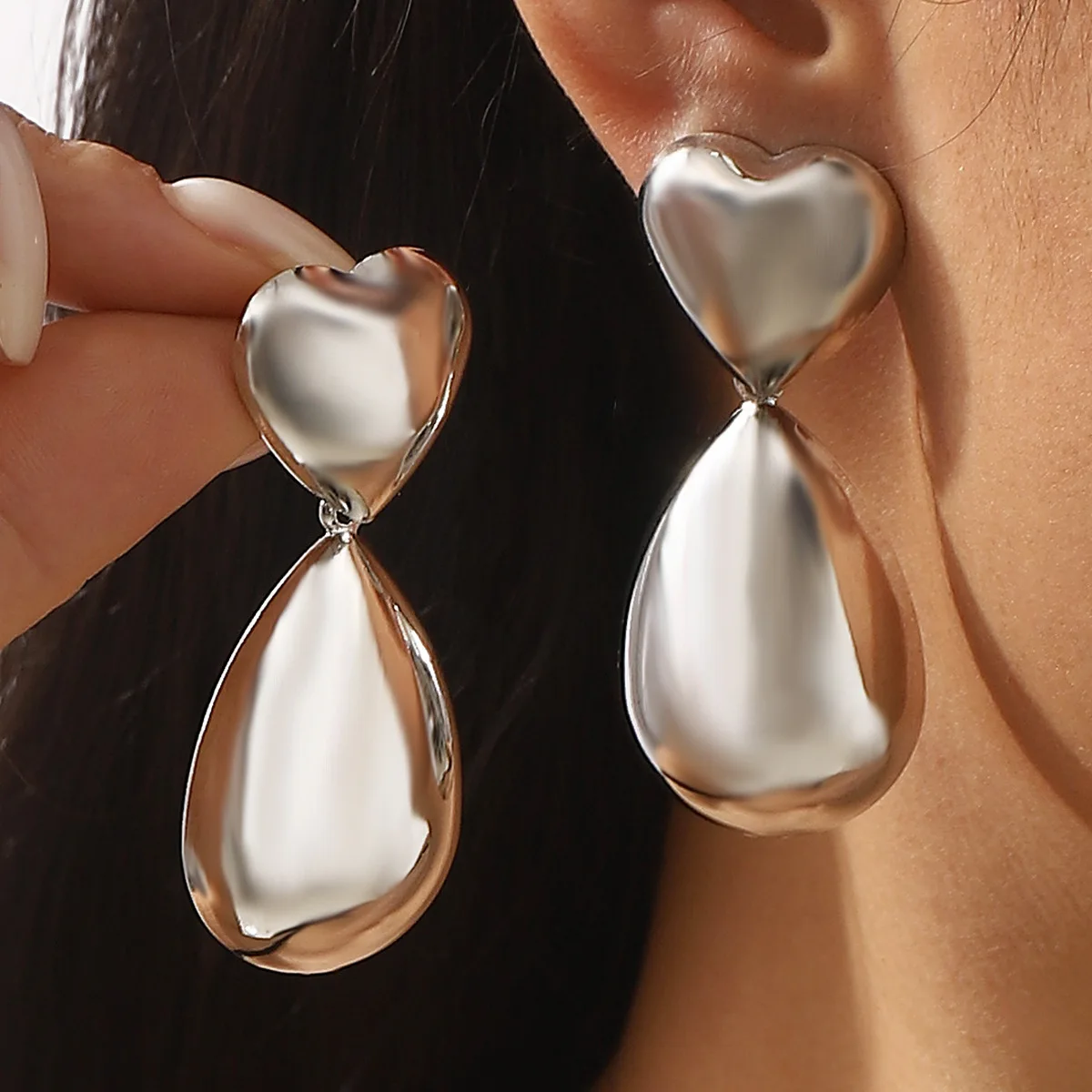 E13658 foreign trade personalized retro metal love oval earrings, fashionable and simple geometric pendant earrings