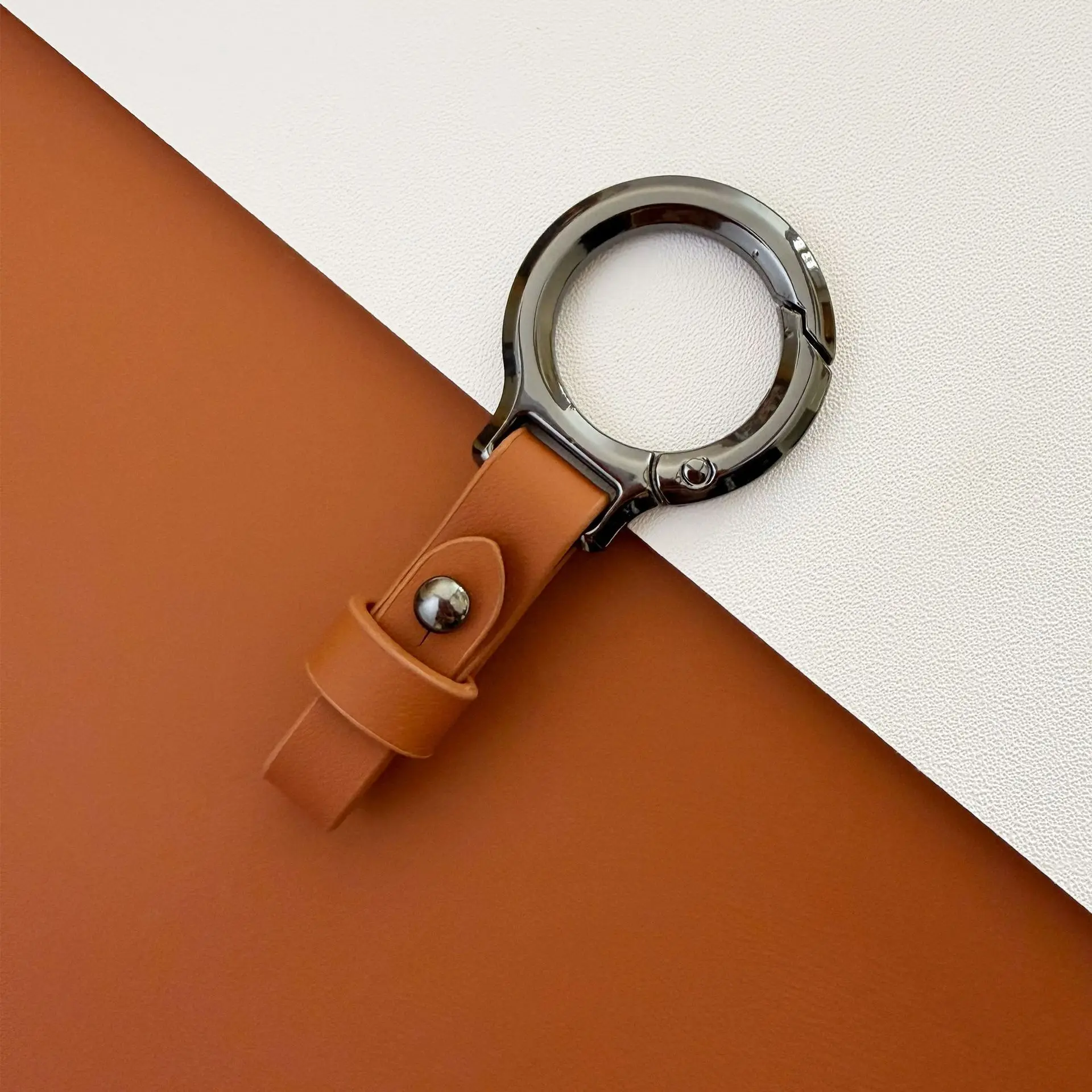 Herren-Schlüsselanhänger aus Zinklegierung und Leder, Anti-Verlust-Karabiner, langlebiger Schlüsselhalter, Organizer für den Gürtel, Geschenk – Detail 9