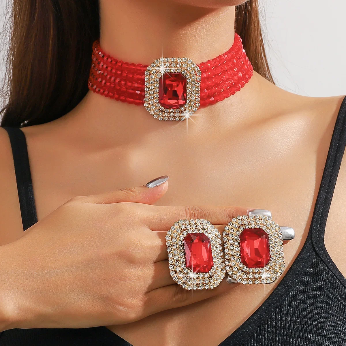 

Multilayer Green Red Blue Black Crystal Necklace Geometric Hollow Alloy Earrings For Women Weddings Banquet Jewelry Sets