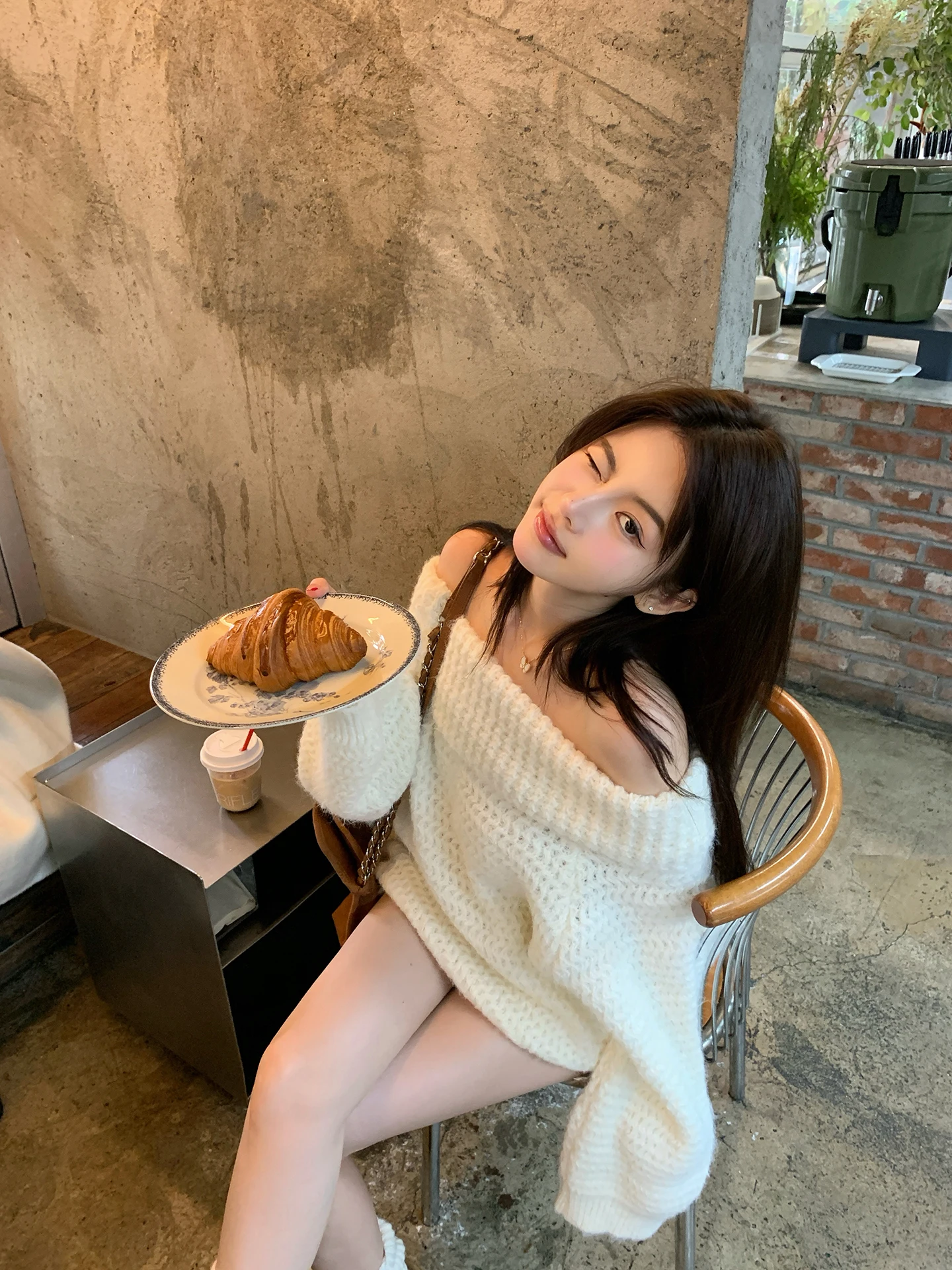 

Loose Comfortable White One-oulder Knitted Sweater Women's Autumn Winter Mid-Length Sparkling oulder Bared Knitwear